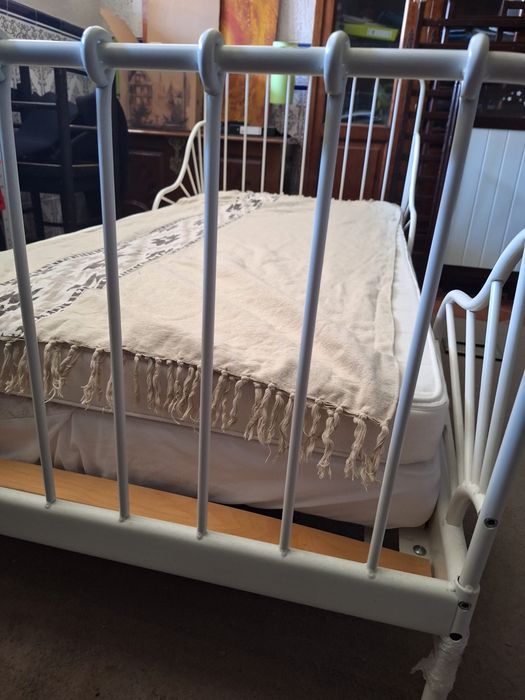 Cama Solteira da Ikea com colchao