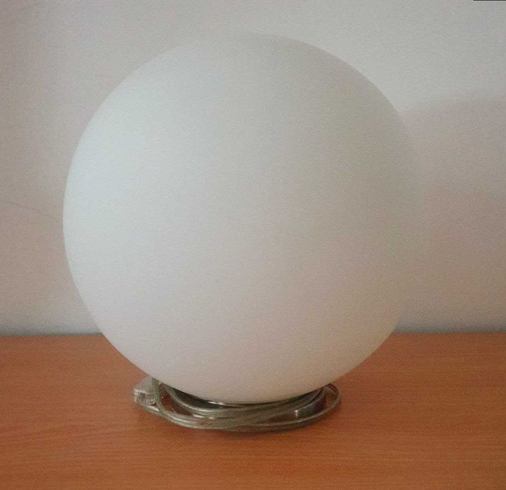 Настільна лампа у формі кулі з матового скла, светильник
