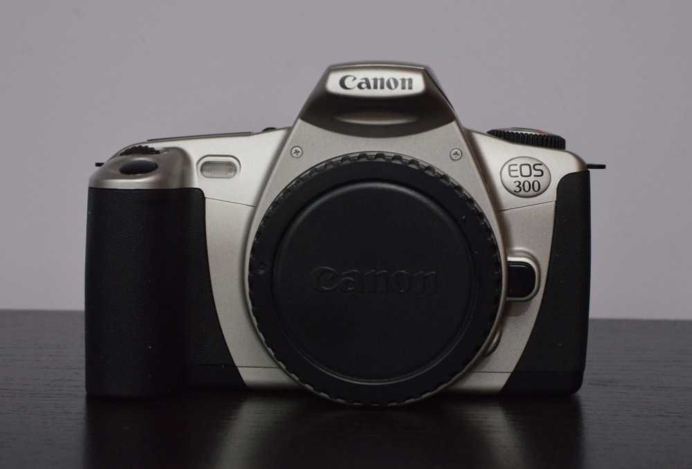 Canon EOS 300 / дзеркальний фотоапарат / Canon EF 28-80 повний кадр