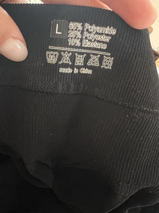 Чорні легінси для вагітних.