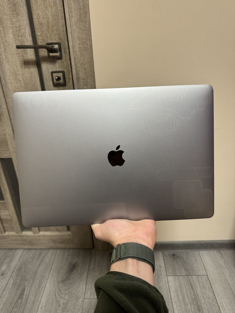 Macbook pro 16 2019 core i9 64/1tb amd pro 5300m 4gb
