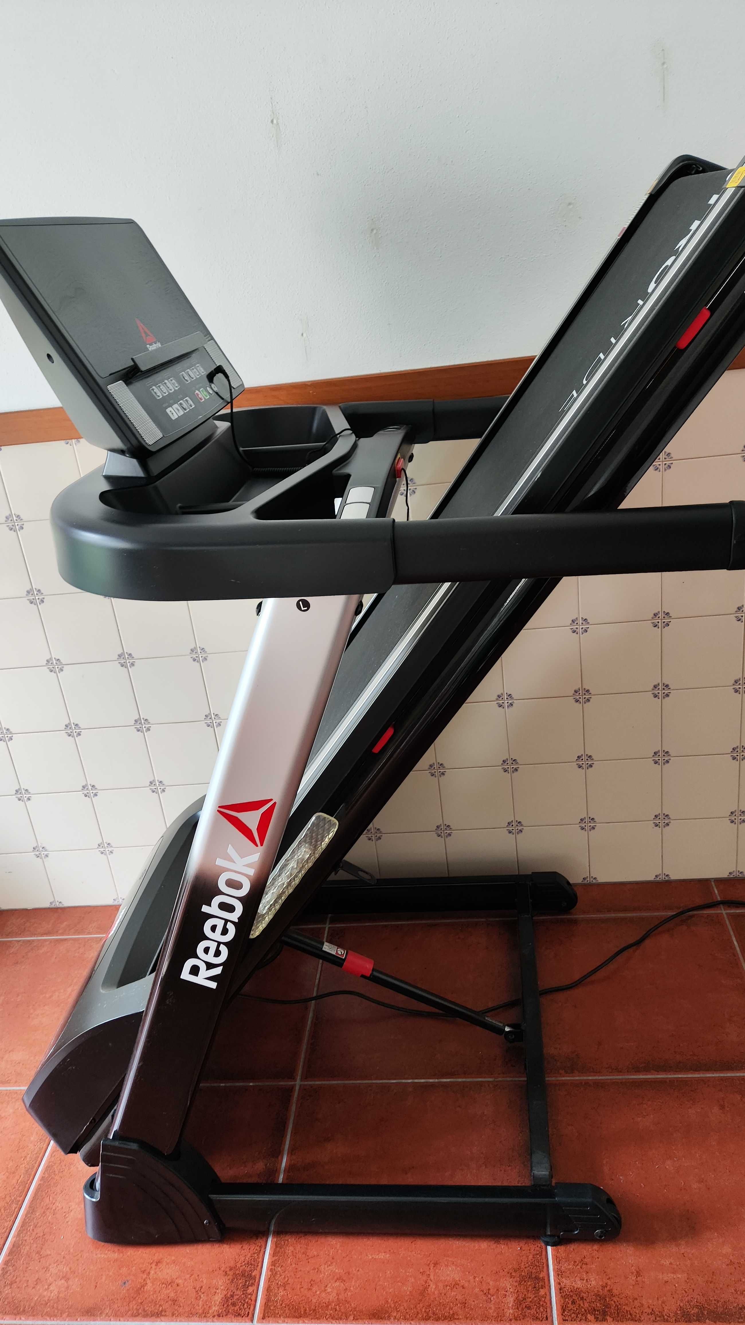 Passadeira de Correr Reebok A4.0