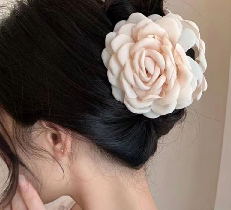 Заколка-крабик с текстильной розой