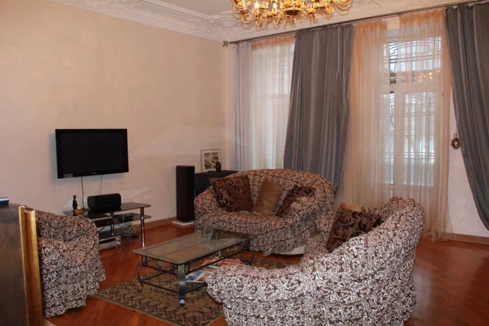 2-комнатная квартира на ул. Леонтовича, театр Музкомедии