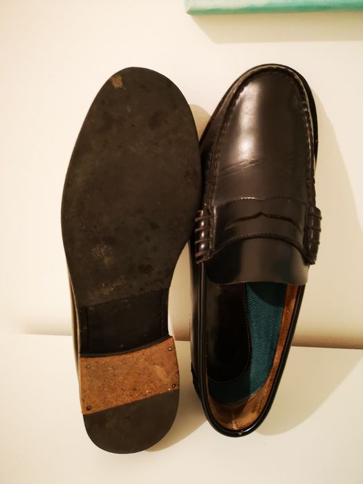 Sapatos Mocassin pretos em couro