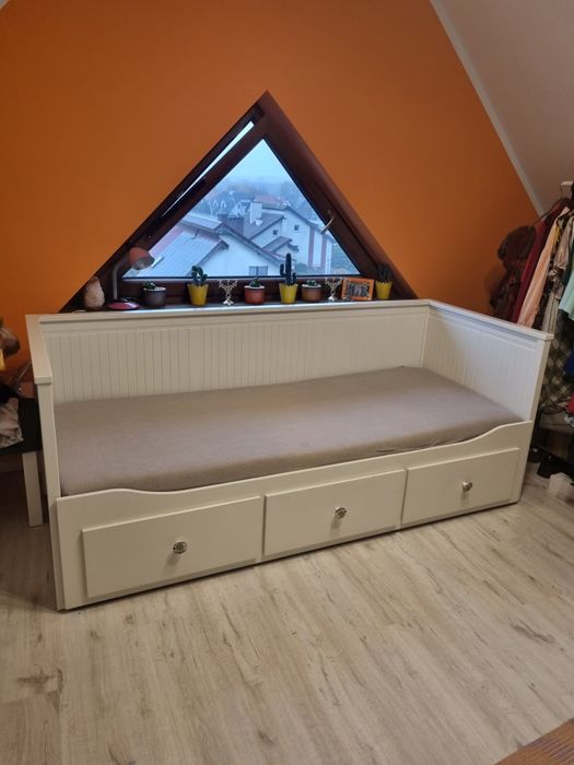 Sprzedam łóżko młodzieżowe dla dziewczynki.