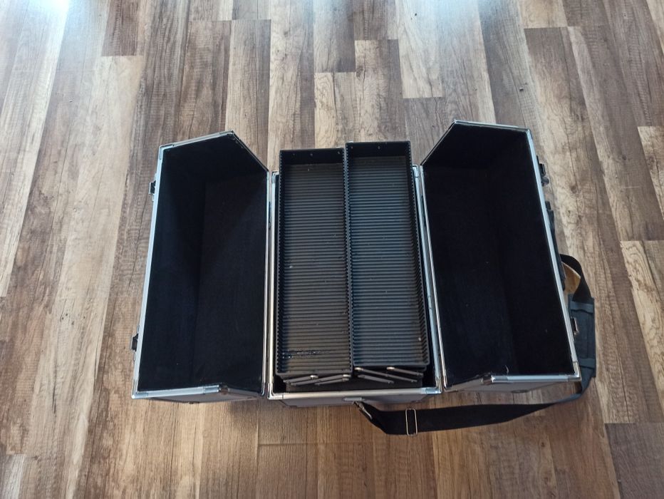 Skrzynka narzedziowa / kufetrk na kosmetyki