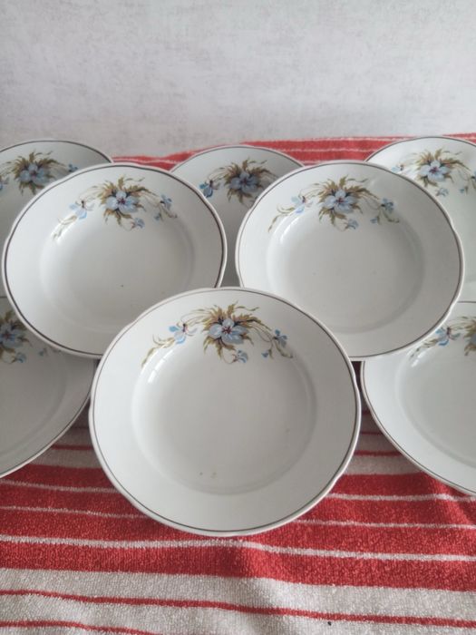 Фарфорові тарілки