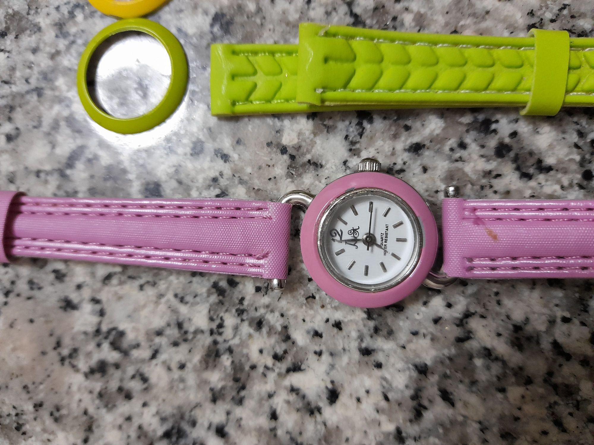 Relógio com 6 braceletes diferentes