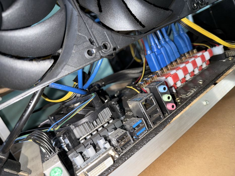 Rig de Mineração Completa (sem placas gráficas) – Capacidade 11 GPU