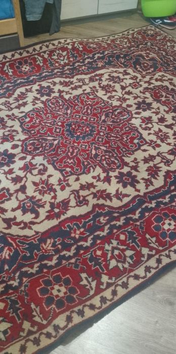 Килим  у свій час було привезено з Болгарії 2.9 на 2