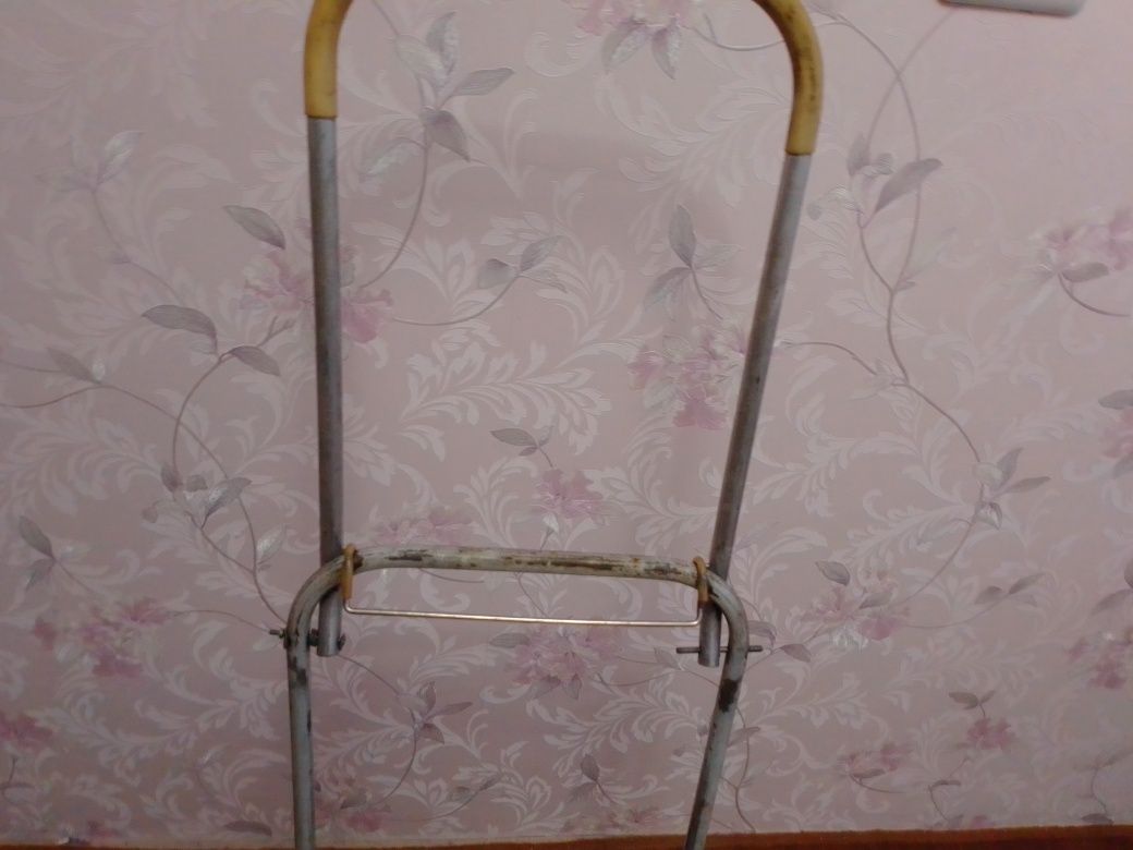 Тележка, кравчучка ,тачка на колесах