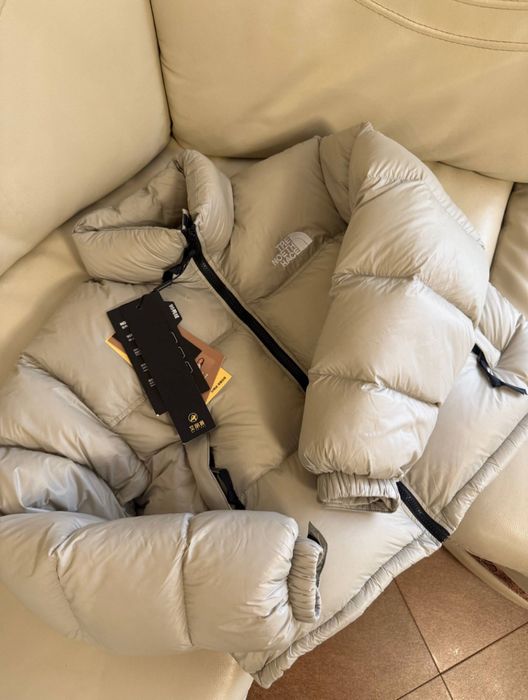 Жіночий зимовий пуховик