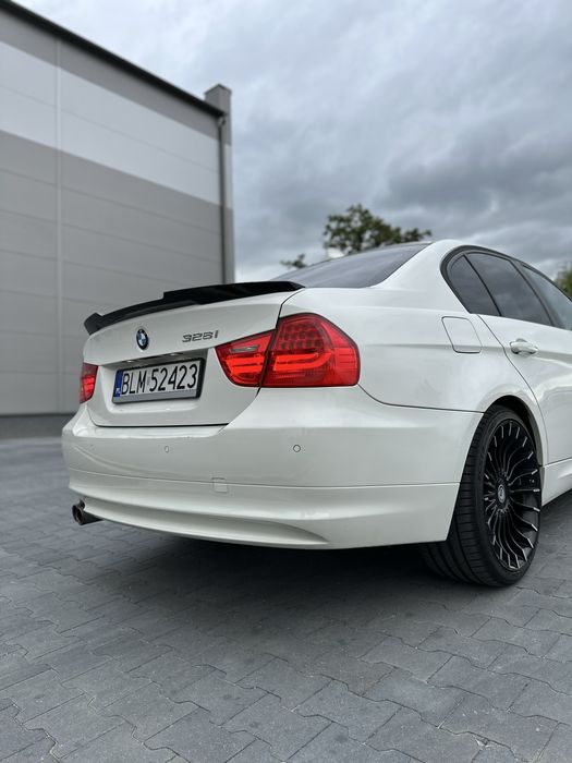 BMW seria 3 e90 200KM ZADBANA