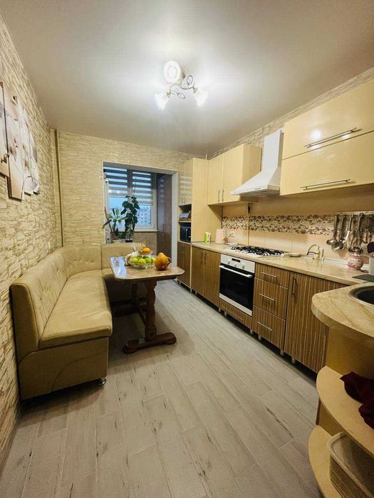 Просторная 3-комнатная квартира в престижном районе пос.Котовского