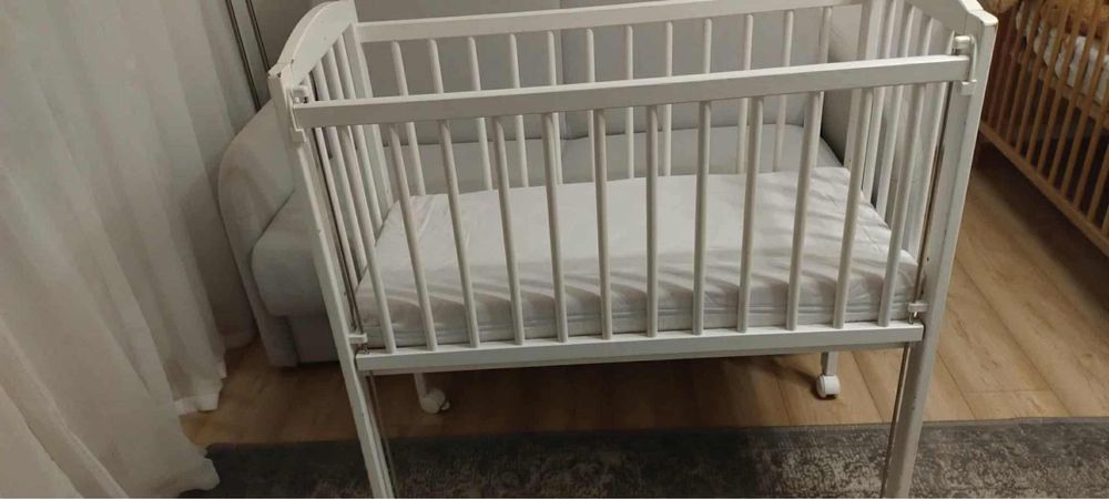 Łòżeczko niemowlęce 60x90 z materacem