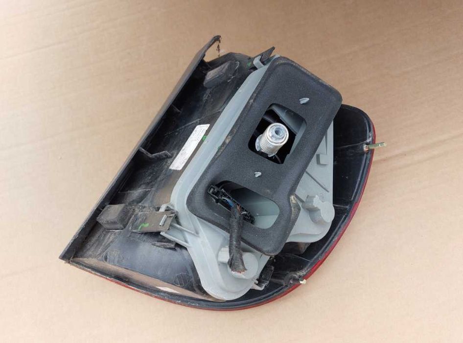 VW Fox lampa lewy tył lewa tylna Europa