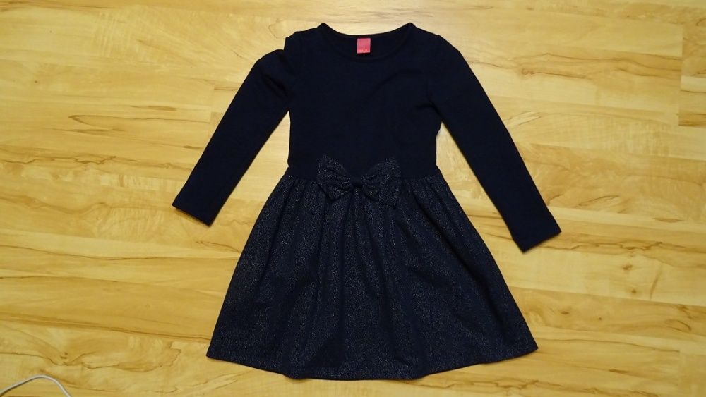 sukienka w rozmiarze 122