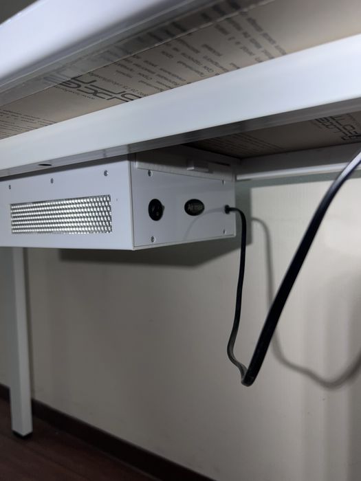 Стол манікюрний із місцем для вбудованоі витяжкки