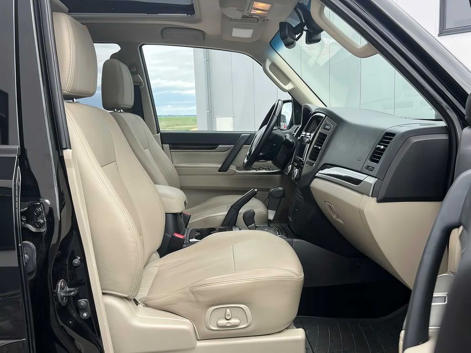 Mitsubishi Pajero      2017