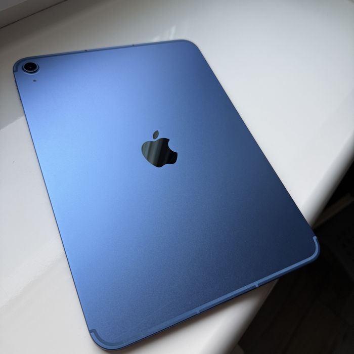iPad A16 2025 MD7G4LL/A WIFI + LTE - 128 GB / 20 циклов