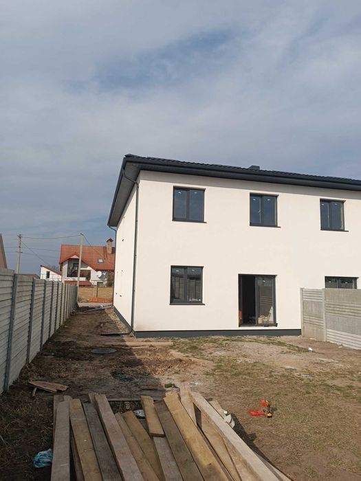 Продаж двох котеджів для втілення ваших задумів