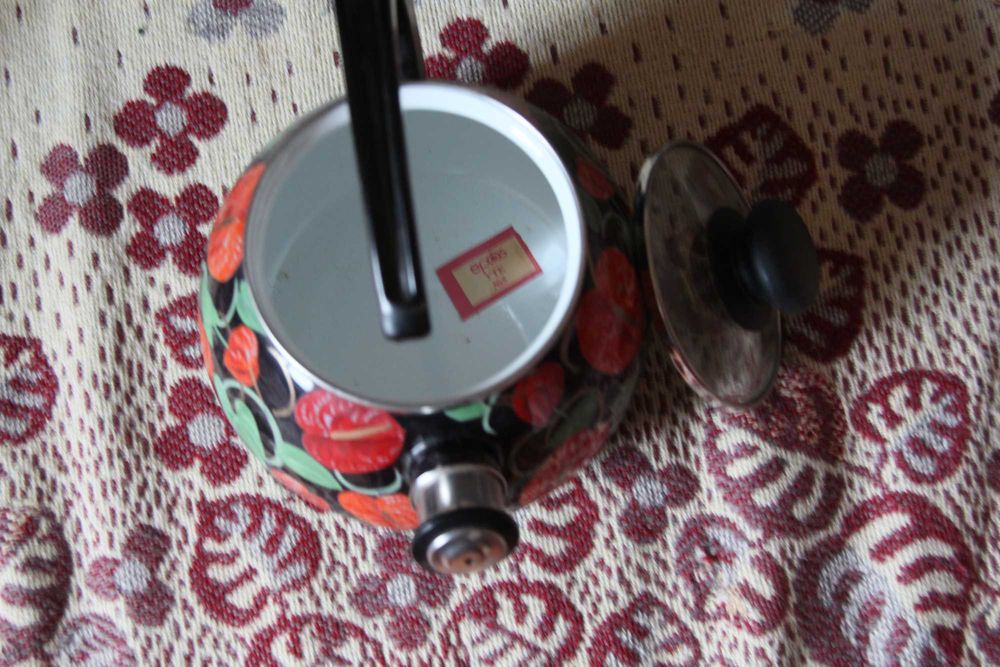 Продам сталевий емальований чайник