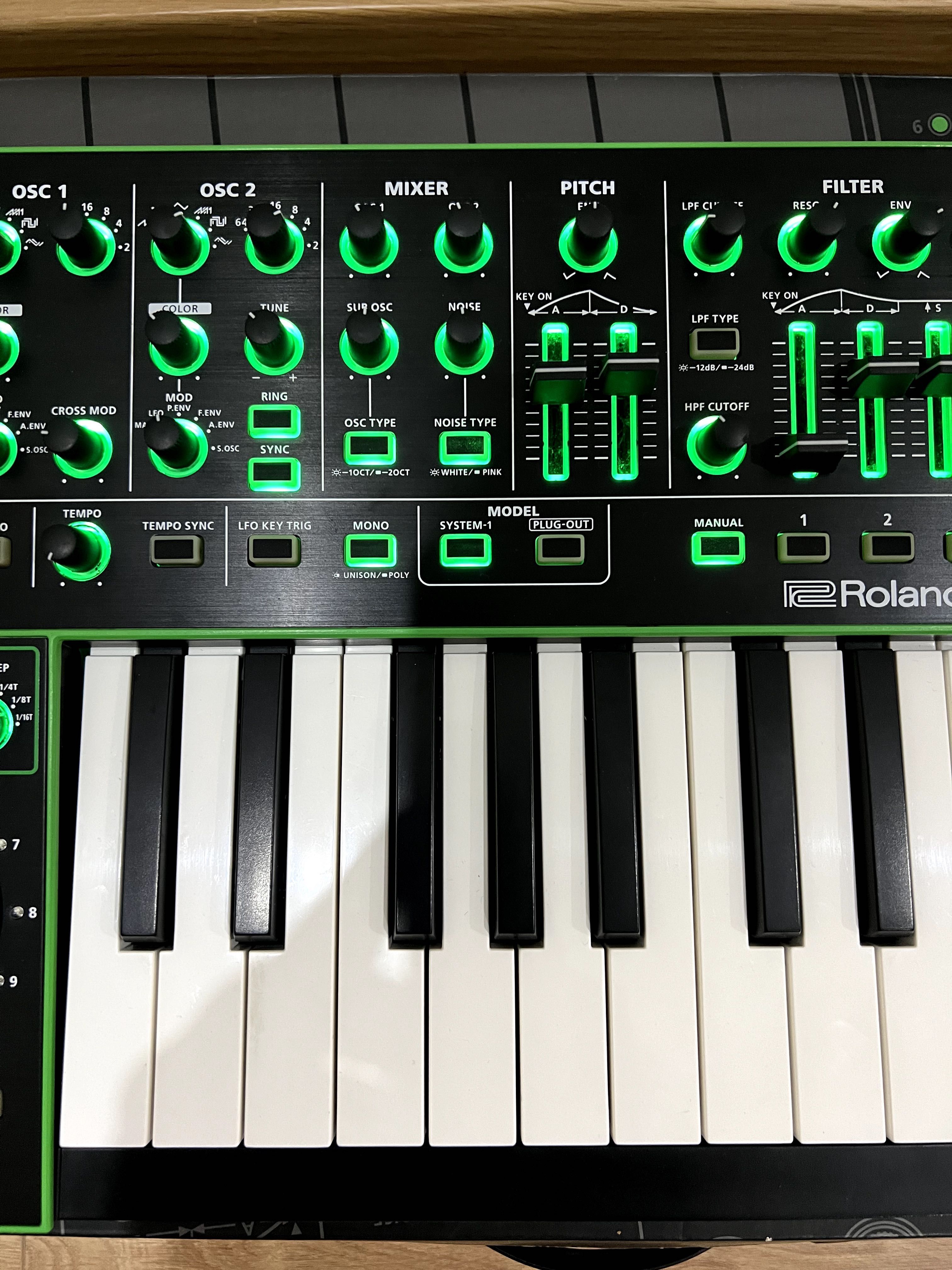 Sintetizador Roland System-1