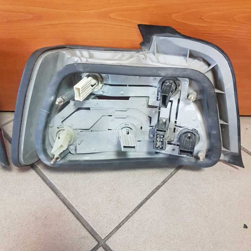 Lampa Prawa Tył BMW E36 Limuzyna