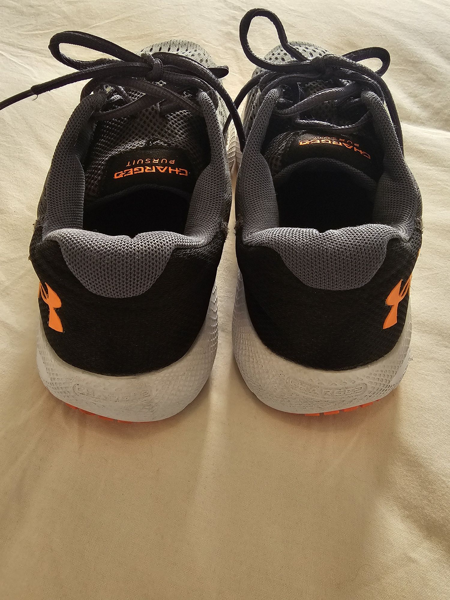 Tenis Under Armour Charged Pursuit