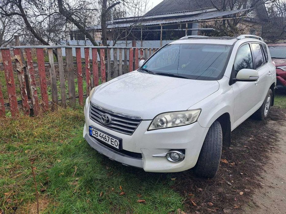 Toyota RAV4 біла
