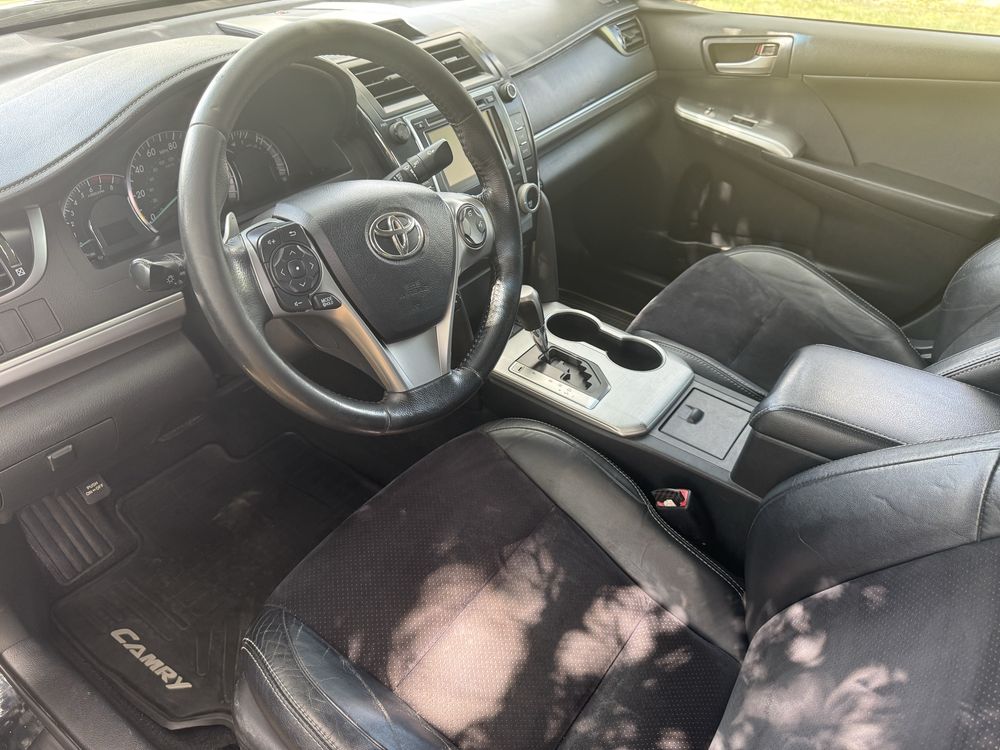 Продам TOYOTA Camry 2012 року