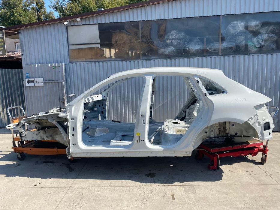 Кузов Четверть лонжерона Porsche Macan 95B Бочина Порезка Порш Макан