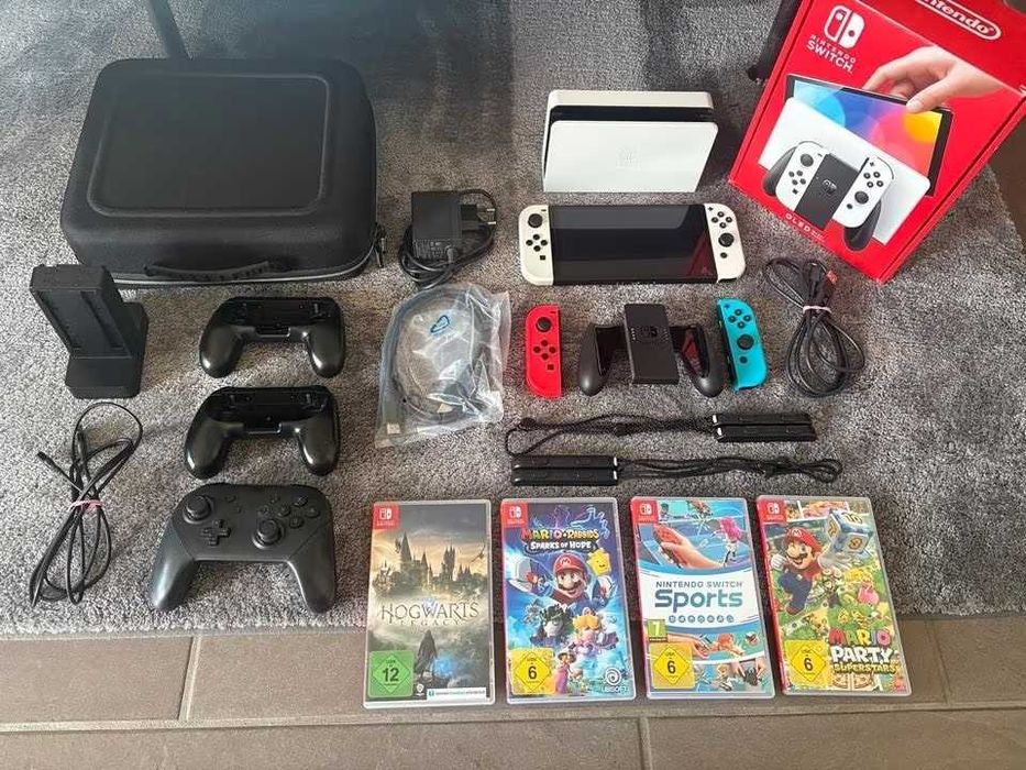 Konsola Nintendo Switch OLED + 4 gry i akcesoria