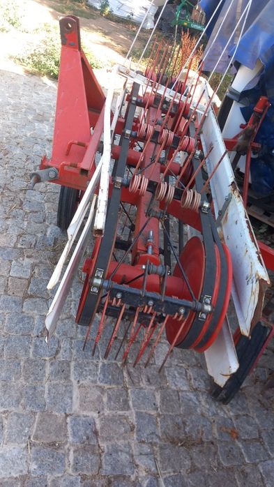 Varias alfaias agrícolas  ver as fotos