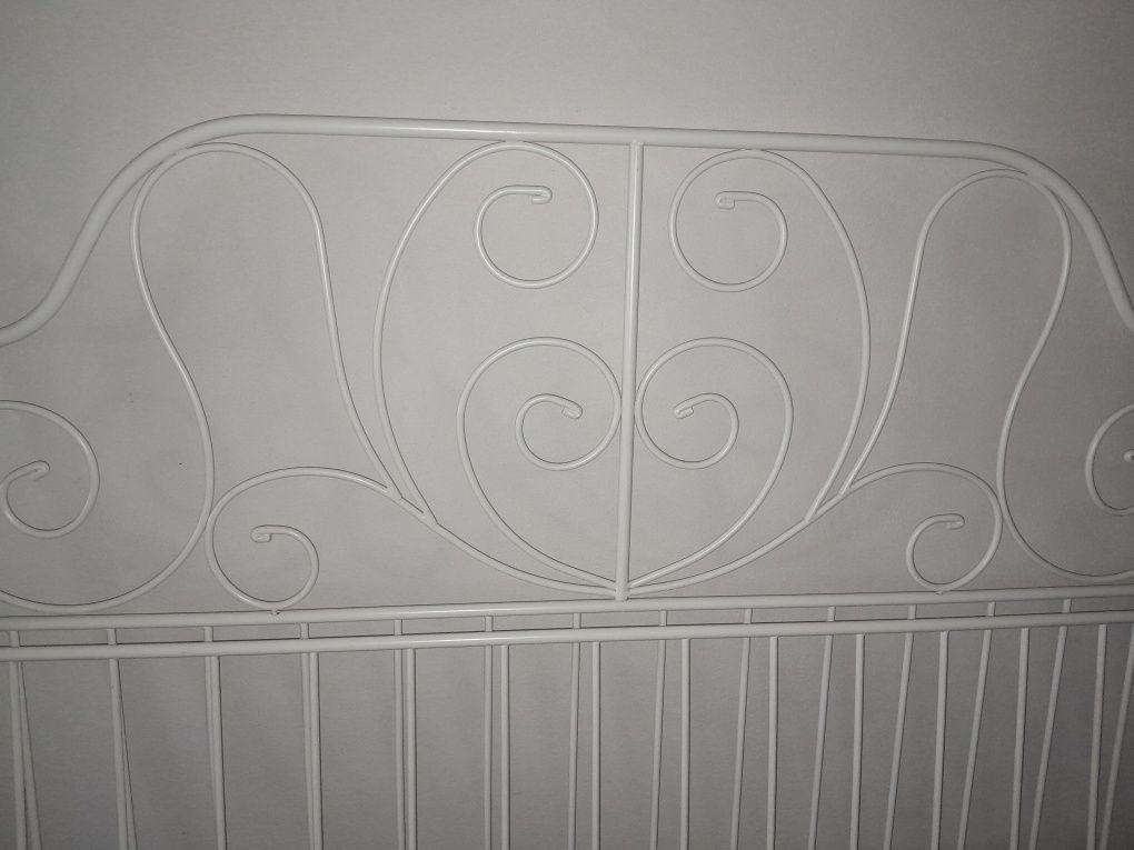 Cama de casal em ferro