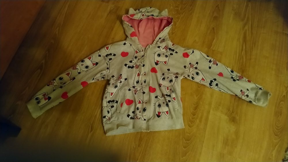 Bluza w kotki w rozmiarze 134