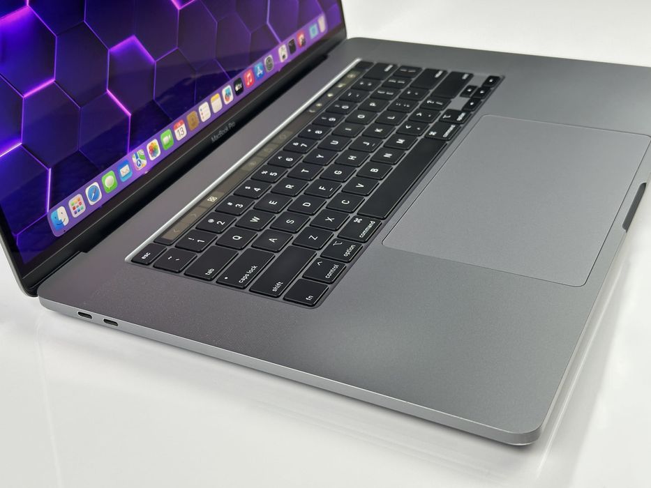 Laptop Apple MacBook Pro 16 A2141 | i9-9880H / 64GB / 1TB / Radeon/ US