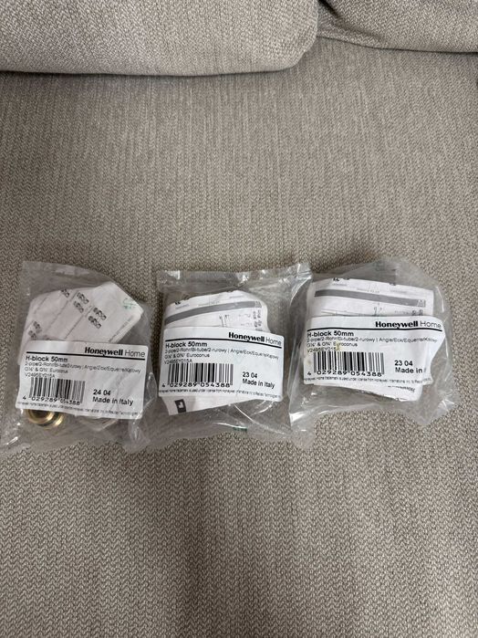 3x Zawór podwójny, kątowy, 1/2" Honeywell V2495EY015A - Gliwice, nowe