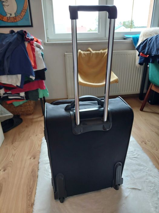 Walizka podróżna na kółkach miękka z kieszeniami średnia  Regent