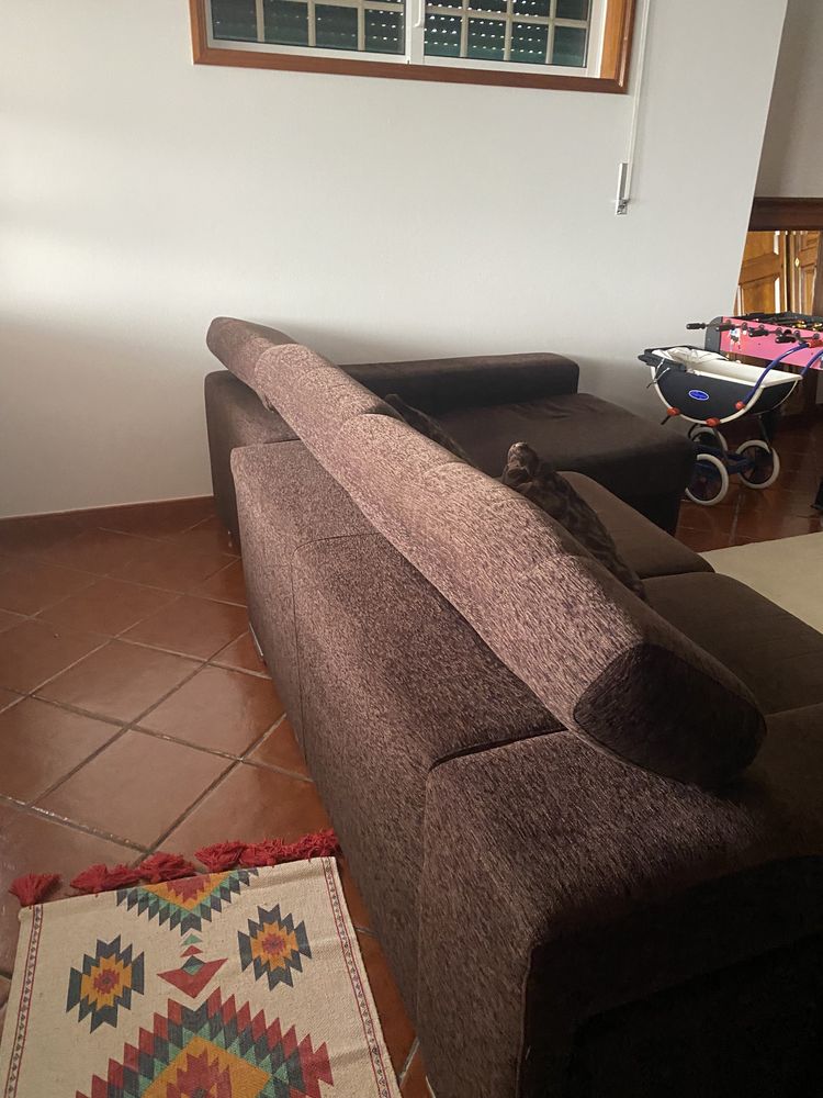 Sofá chaise longue castanho