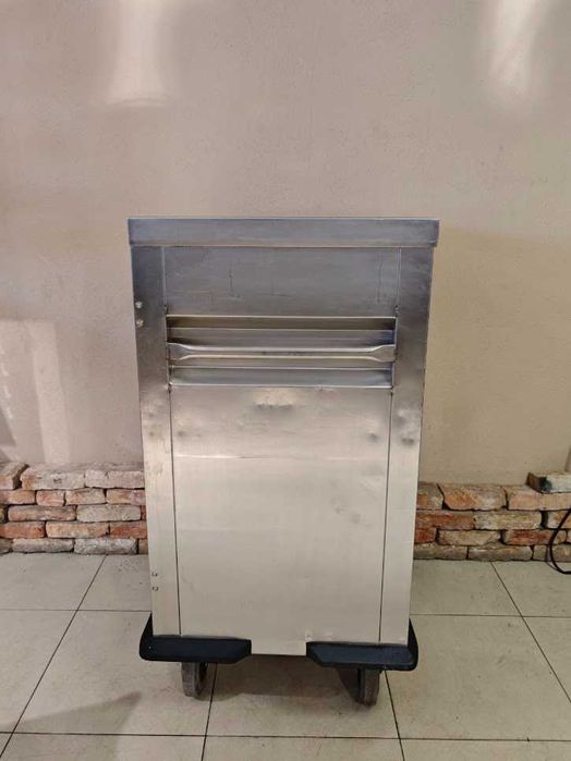 Wózek jezdny bankietowy GN1/1 zamykany, izolowany, stal nierdzewna