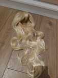 Długa blond peruka