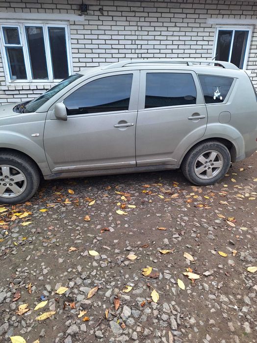 Авто для ЗСУ міцубісі аутлендер
