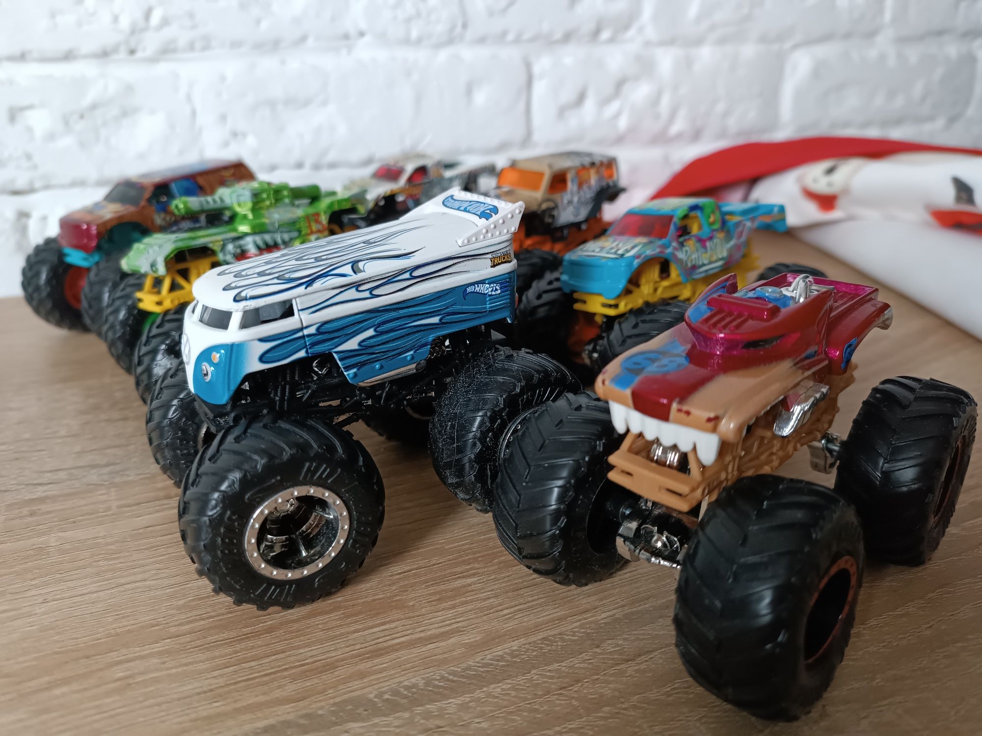 Т hot wheels Машинка Monster Trucks