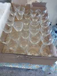 Conjunto de copos e jarras