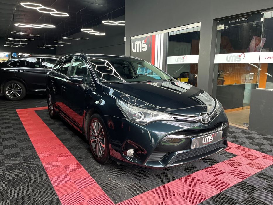 Toyota Avensis Touring Sports 2.0 D-4D Exclusive