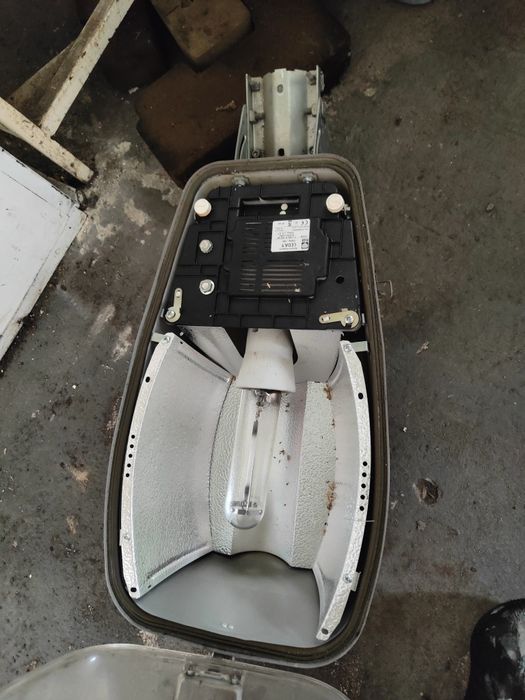 Lampa uliczna // oprawa // 2 sztuki - jedna lekko uszkodzona #