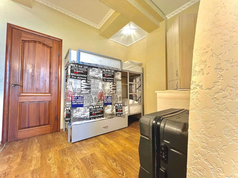 Дешеве житло для студентів та ВПО поряд з метро у центрі Києва