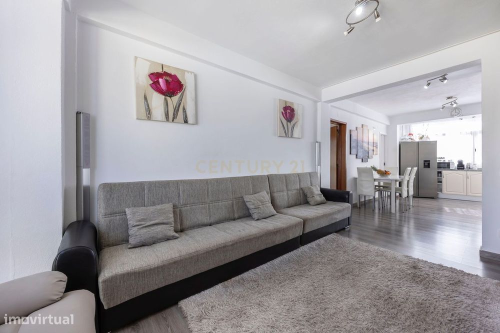 Apartamento T1+1 Mexilhoeira da Carregação, Estômbar